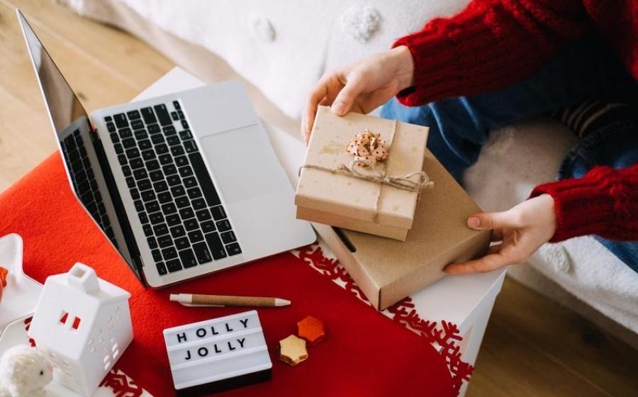 Best Ways To Use AI For Holiday Shopping 