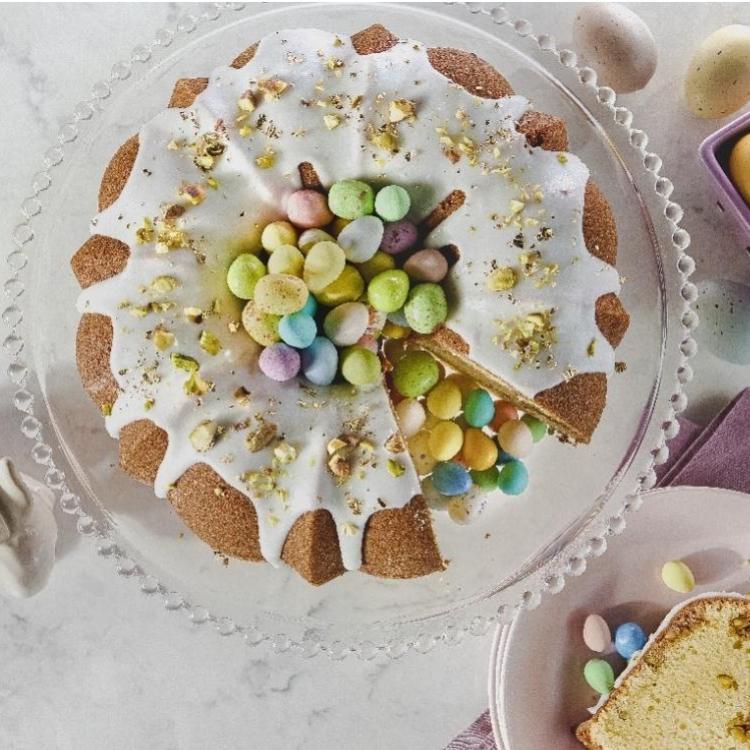 Wow Your Easter Guests With A Very Easy Spring Surprise Cake!