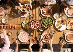 Transformer Table Outdoor Collection Helps Summer Gatherings Adapt to Every Occasion 